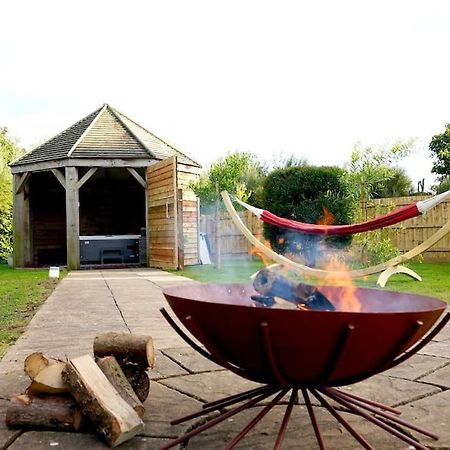 Romantic Retreat - Luxury Shepherds Hut + Hot Tub! Camborne Zewnętrze zdjęcie