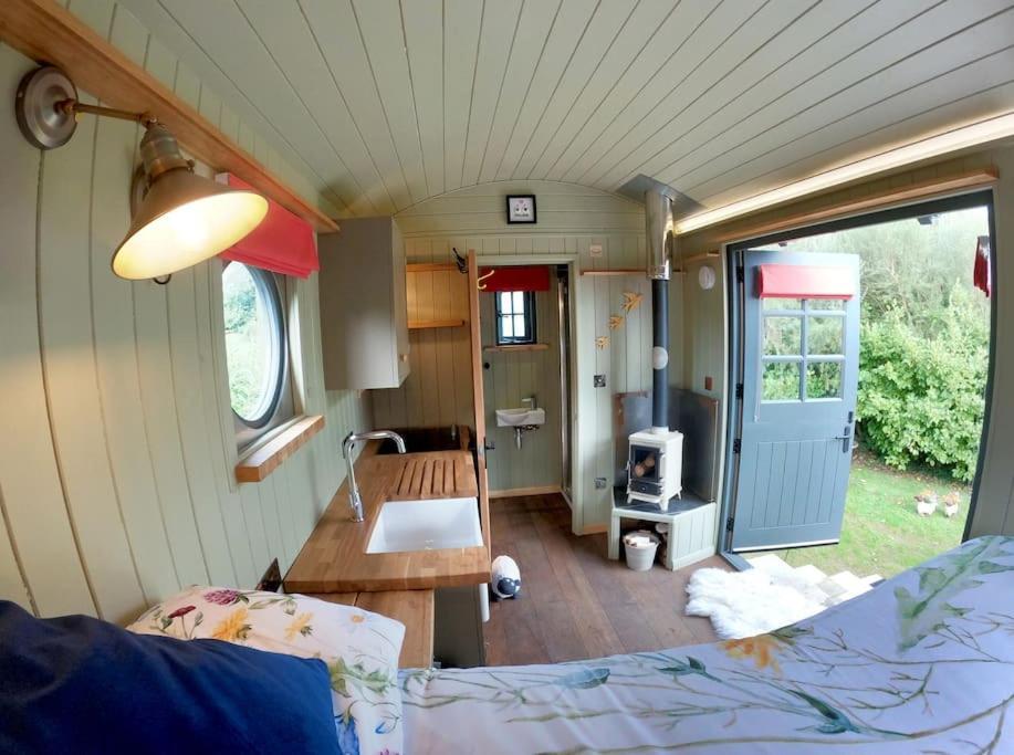 Romantic Retreat - Luxury Shepherds Hut + Hot Tub! Camborne Zewnętrze zdjęcie