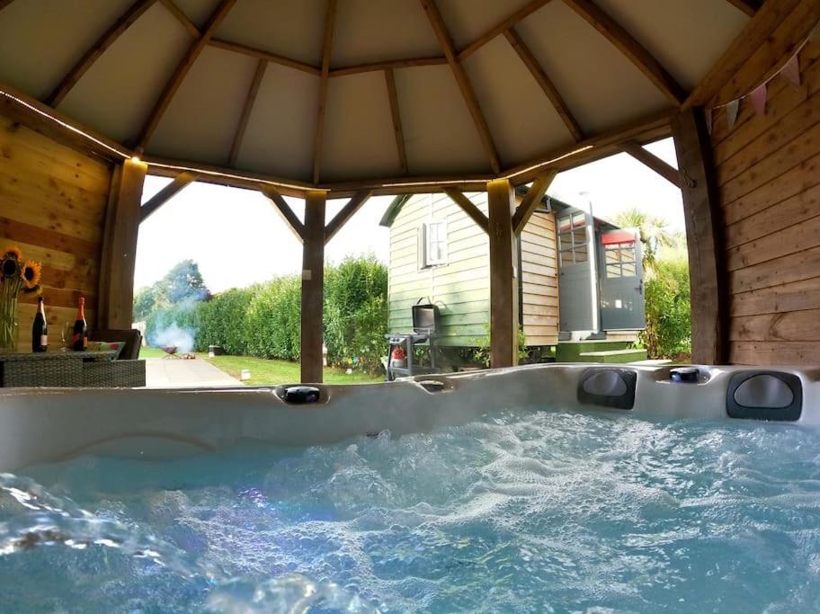 Romantic Retreat - Luxury Shepherds Hut + Hot Tub! Camborne Zewnętrze zdjęcie