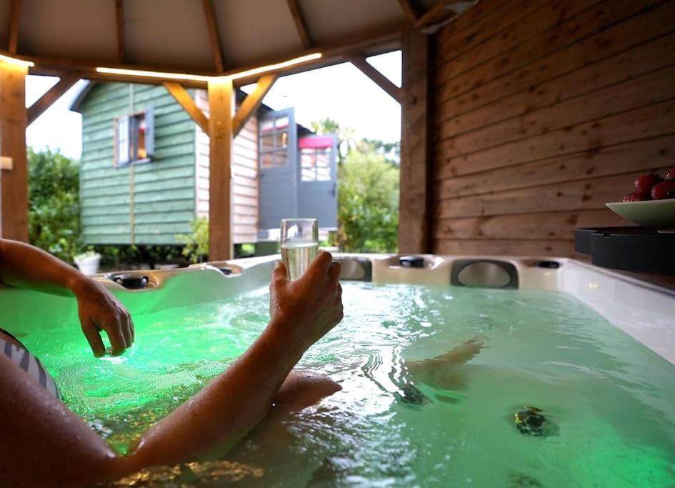 Romantic Retreat - Luxury Shepherds Hut + Hot Tub! Camborne Zewnętrze zdjęcie