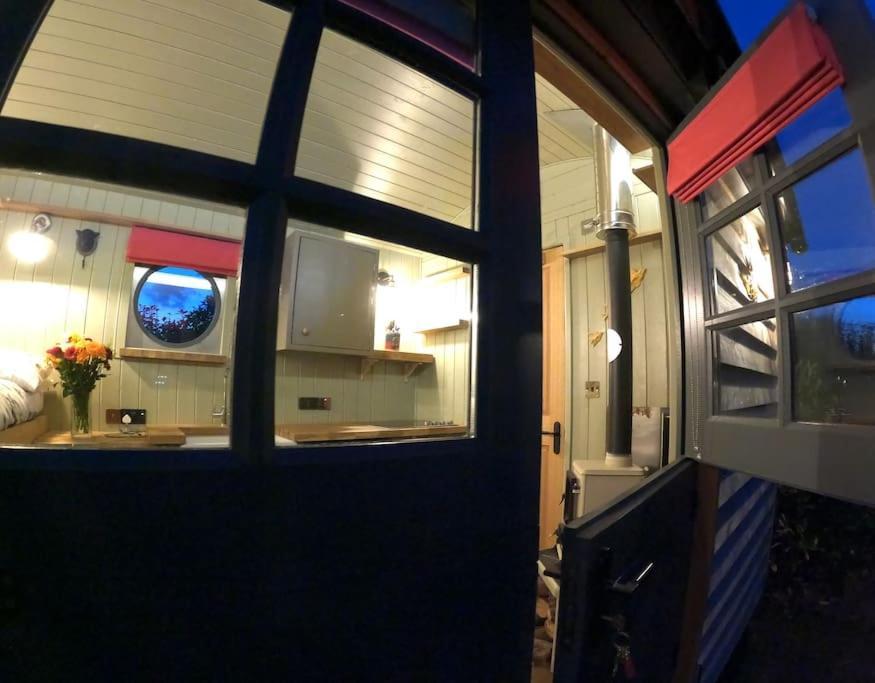 Romantic Retreat - Luxury Shepherds Hut + Hot Tub! Camborne Zewnętrze zdjęcie