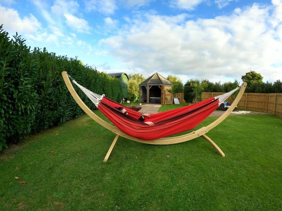 Romantic Retreat - Luxury Shepherds Hut + Hot Tub! Camborne Zewnętrze zdjęcie