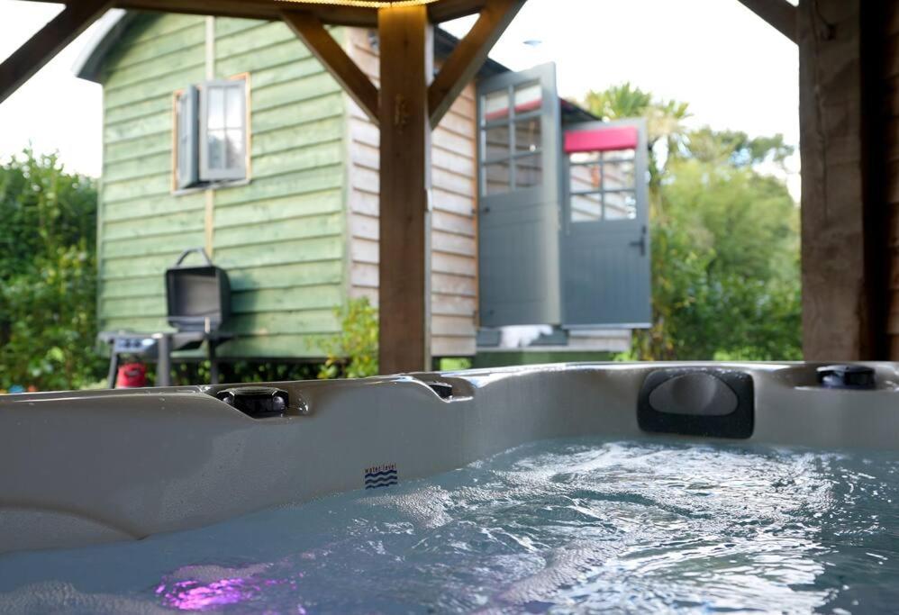 Romantic Retreat - Luxury Shepherds Hut + Hot Tub! Camborne Zewnętrze zdjęcie