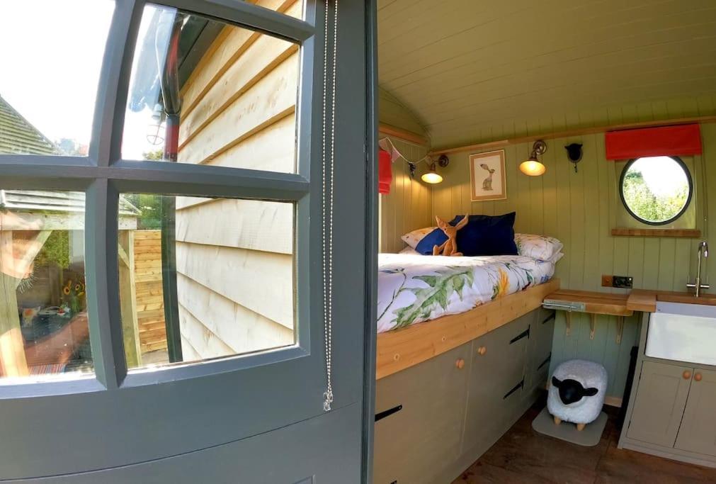 Romantic Retreat - Luxury Shepherds Hut + Hot Tub! Camborne Zewnętrze zdjęcie