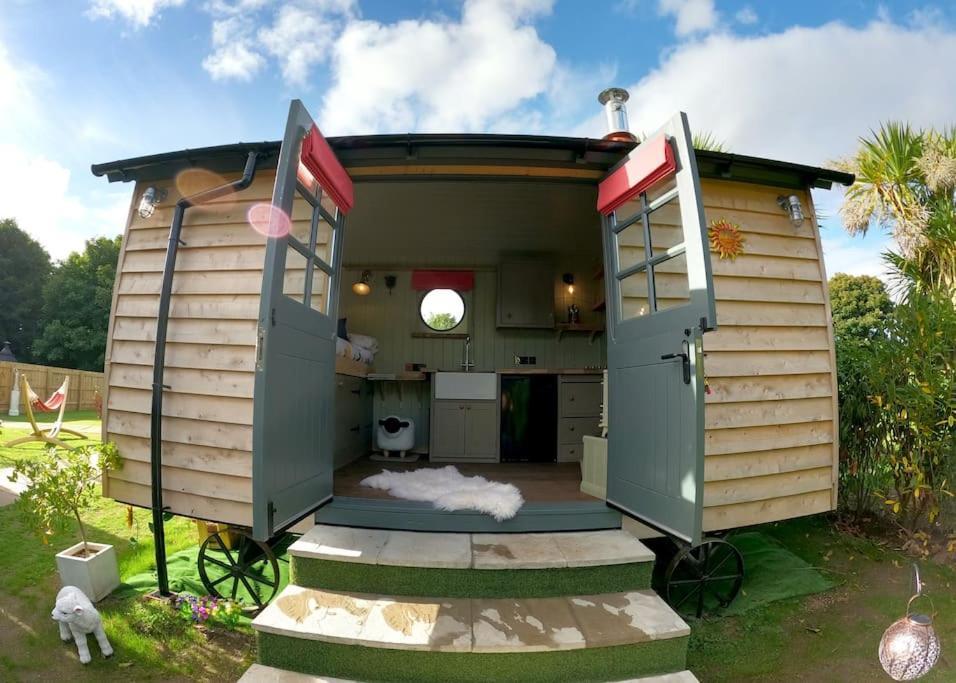 Romantic Retreat - Luxury Shepherds Hut + Hot Tub! Camborne Zewnętrze zdjęcie